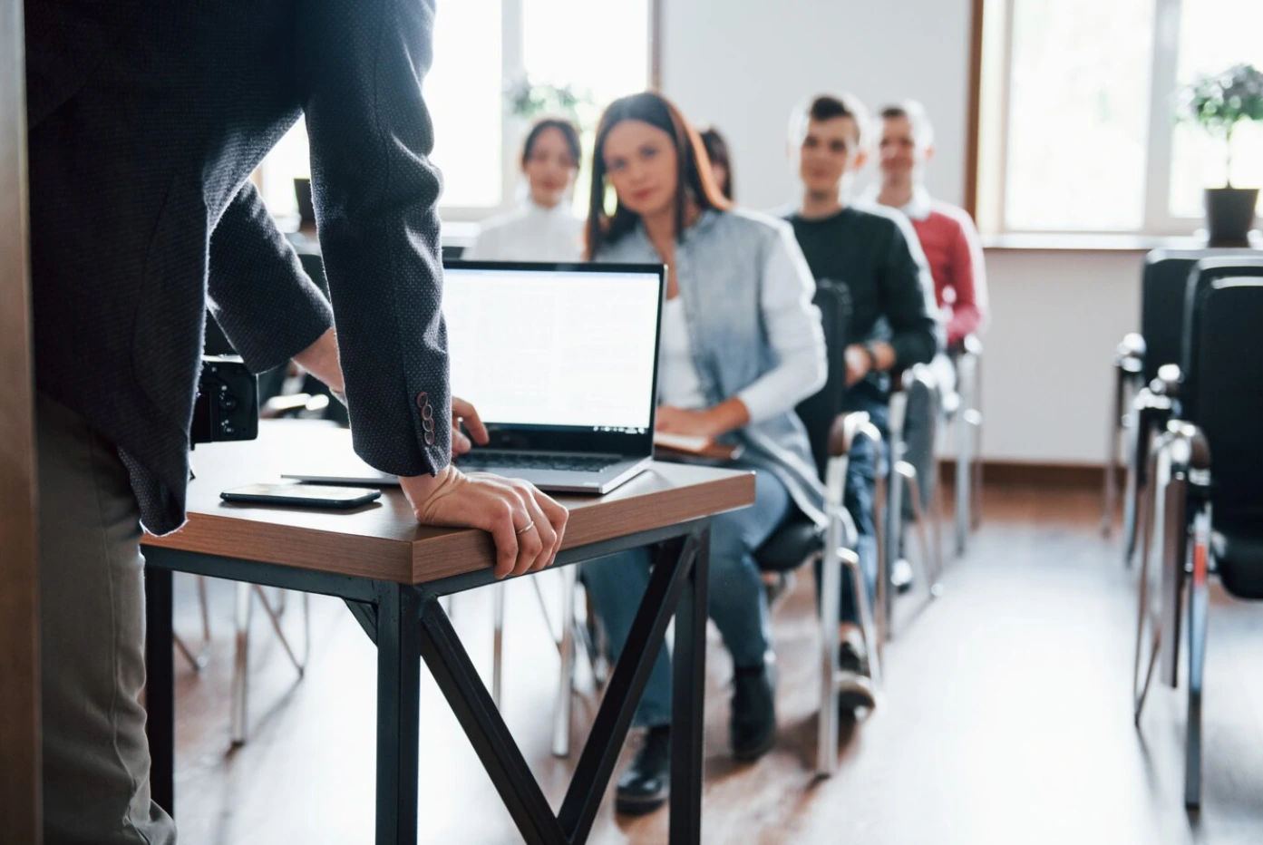 Como criar um MBA focado no mercado real? Veja como estruturar, vender e lançar seu curso com a Unifast de forma prática e estratégica.